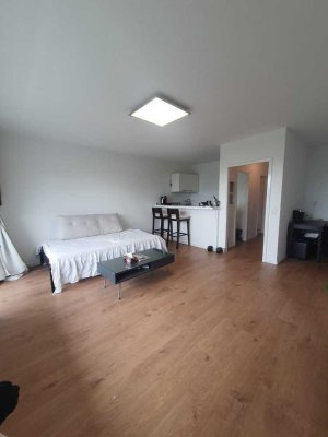moderne 1-Zimmer-Wohnung mit EBK, Balkon und Stellplatz