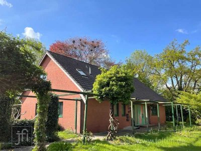 Bezugsfreies Ein- oder Zweifamilienhaus in zentraler Sackgassenlage