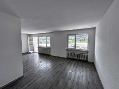 Schöne und vollständig renovierte 3-Raum-Wohnung mit geh. Innenausstattung mit EBK in Albstadt