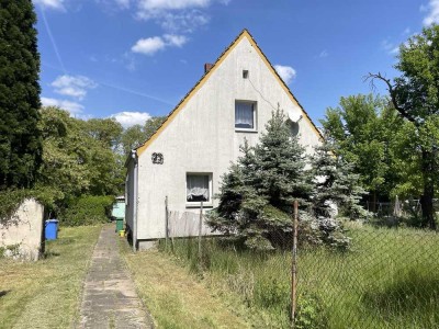 Sanierungsbedürftiges EFH | ca. 91 m² Wohnfläche |
ca. 2.517 m² Grundstücksfläche | gute Anbindung