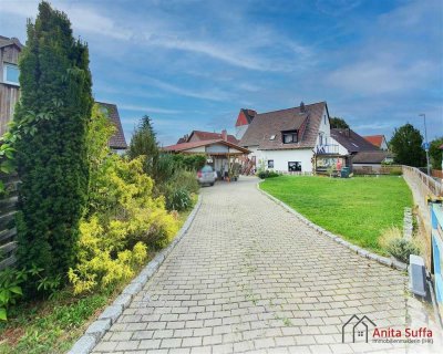 Charmantes Zweifamilienhaus mit großem Garten in ruhiger Lage – inkl. Doppelcarport!