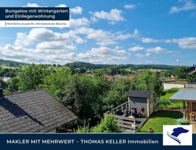 Bungalow mit Einliegerwohnung, Wintergarten und herrlichem Ausblick