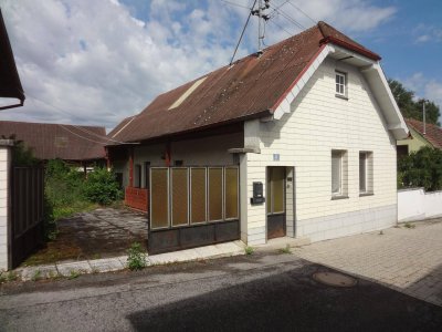 EHEM. KLEINES BAUERNHAUS IN DORFLAGE!