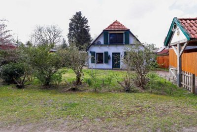 RESERVIERT! Sanierungsbedürftiges Einfamilienhaus mit Charme in schöner Lage in Wehnen!