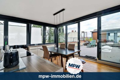 Altbau meets Moderne: Möblierte Wohnung mit Dachterrasse