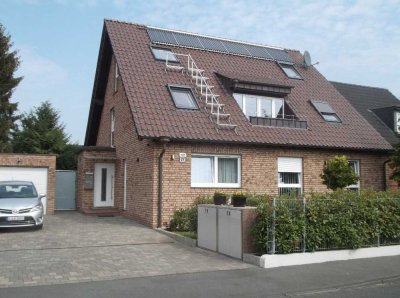 Neuwertige 3-Zimmer-Maisonette-Wohnung mit Loggia und EBK in Düsseldorf