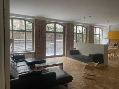 Traumhaftes, stilsicher möbliertes, Loft in ehemaliger Paperfabrik