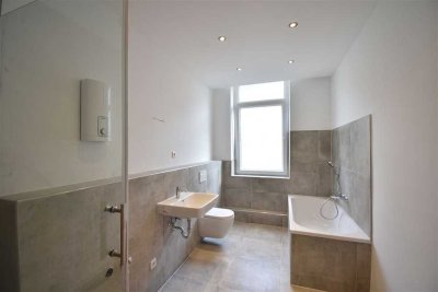ERSTBEZUG! Großzügige 2-Zimmer-Altbau-Whg mit moderner Ausstattung