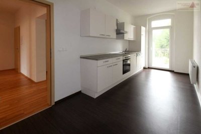 Schicke 2-Raum-Wohnung mit Einbauküche im Zentrum von Aue