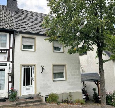 Preiswert in die eigenen vier Wände! Haushälfte mit liebevollem Garten und viel Gestaltungspot