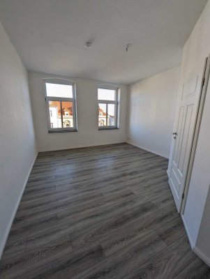 +++TRAUMHAFTE 5-R. WHG.+GR. BALKON+FUßBODENHEIZ.+LAMINAT+TOP SANIERT!!!+++