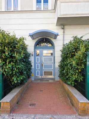 Zwei Balkone & Altbau-Charme: Stilvolle, vermietete Kapitalanlage in Berlin-Adlershof