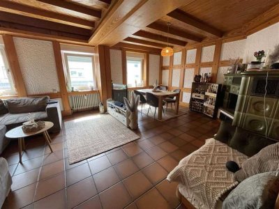 *Charmante 3-Zimmer-Wohnung mit Wintergarten und rustikalem Flair*