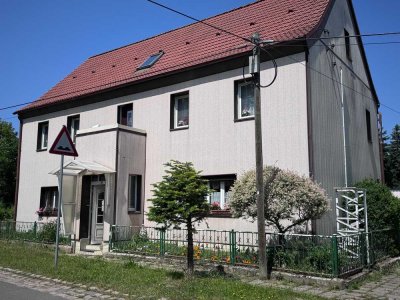 kl. Gehöft mit Nebengelass und Garagen in Nessa