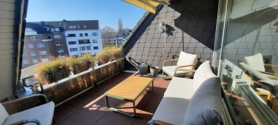 Lichtdurchfluteter DG-Traum in Krefeld: 3 Zimmer mit SW-Dachterrasse, moderner EBK & Garage!
