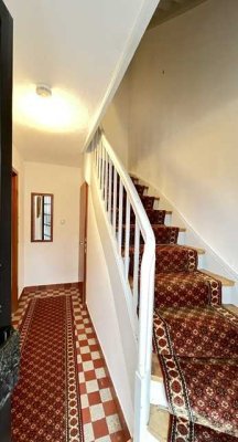 Erstbezug nach Sanierung und Einbauküche: Exklusive Dachgeschosswohnung