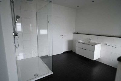 geräumige, umfassend renovierte 2- Zimmer Wohnung in Solingen- Gräfrath