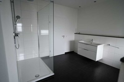 geräumige 2- Zimmer Wohnung in modernisiertem und renoviertem 3- Familienhaus in Solingen- Gräfrath