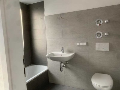 3-Zimmer Wohnung /  Erdgeschoss , Große Terrasse mit Gäste WC, Einbau Küche , und Fussboden Heizung