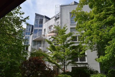 Idyllische Innenhoflage - Ruhige 2 Zimmer Wohnung mit Terrasse und kleinem Garten - frei ab 1. 10.