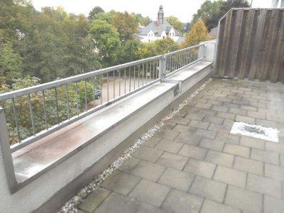 schöne Wohnung mit Ankleideraum und großer Dachterrasse