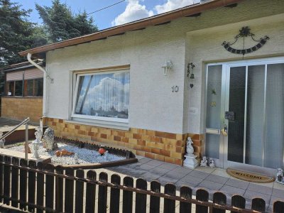Bungalow mit großzügigem Grundstück, Garage und unverbautem Ausblick