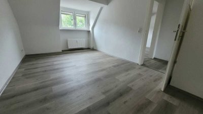 Charmante Dachgeschosswohnung mit 2 Zimmern in ruhiger Lage