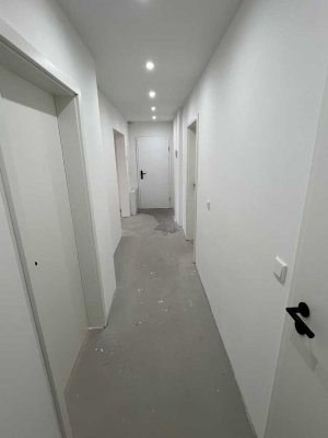 Sanierte 3-Zi.-Whg. mit Wärmepumpe, Fußbodenheizung, Video-Klingel & Stellplätzen Top Lage