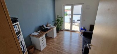 Ansprechende und neuwertige 4-Zimmer-Penthouse-Wohnung mit Balkon in Osthofen