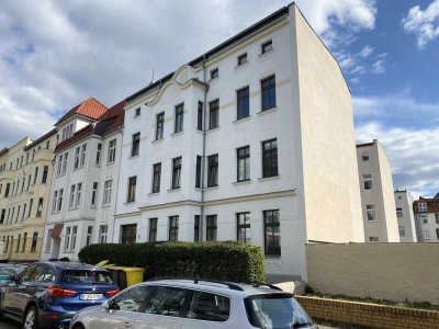 Helle 2-Zimmer-Altbauwohnung mit Balkon in bester Lage von Stadtfeld Ost!