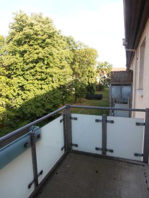 Sonnige 2-Raum-Wohnung mit Balkon für Pärchen, 2er WG oder Single in Fermersleben