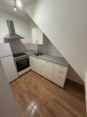 Schnuckelige Dachgeschoss Wohnung Erstbezug nach Renovierung inkl. neuer Küche!