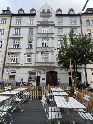 Dreimühlenviertel: 4-Zimmer-Altbauwohnung mit Denkmalschutz und Balkon