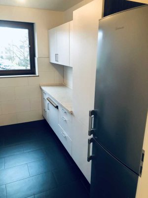Moderne, ÖPNV-nahe 3 1/2-Zi.-Wohnung mit Balkon in ruhiger Lage von privat