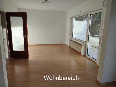 Helle 2,5-Zimmer-Wohnung mit Balkon und Einbauküche in Obertshausen