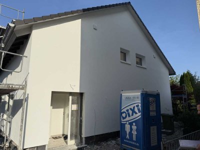 Erstbezug nach Kernsanierung! KFW 70 EE Haus!