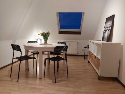 Helle, vollmöblierte 2,5-Zi-DG-Wohnung befristet für 6 Monate