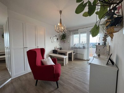 Traumhafte 3-Zimmer-Wohnung im Dachgeschoß, teilmöbliert, mit Loggia und Garage! Sofortbezug !