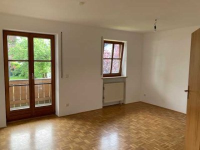 Stilvolle 2-Zimmer-Wohnung mit gehobener Innenausstattung mit Einbauküche in Übersee