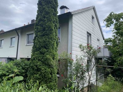 73207 Plochingen - Höhenlage:  Haus mit einzigartigem Raumgefühl und tollem Garten. Garage. FREI.