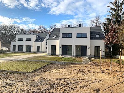 Moderne Doppelhaushälfte mit 211 qm Wohn-/Nutzfläche !  Vollkeller ! Wärmepumpe ! Provisionsfrei !