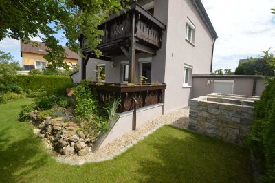 Luxus-sanierte 2-Zi.-EG-Whg. mit Einbauküche und Gartenmitbenutzung in Rgbg. Burgweinting