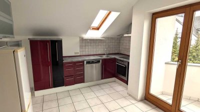 Helle 2,5-Zimmer-Dachgeschosswohnung mit Balkon und Einbauküche in Kösching