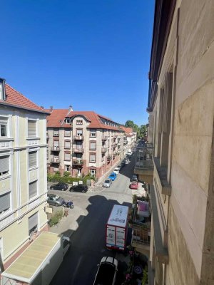 *Renovierte 3 ZKB Wohnung mit Balkon in toller Lage*