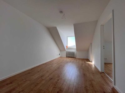 Leere, Dachgeschosswohnung zum Selbstbezug in begehrter Lage