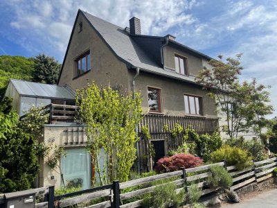 * Doppelhaus in idyllischer Lage inmitten der Weinberge *