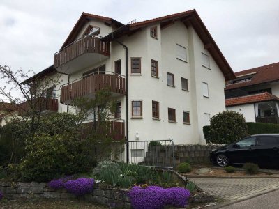 Freundliche 2,5-Zi-Dachgeschosswohnung mit Balkon in  Lauffen am Neckar