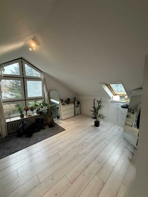 Großes möbiliertes Zimmer im Obermenzing/Large Furnished Room in Obermenzing