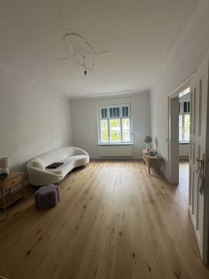 Charmante Altbauwohnung in Schwabing zu vermieten