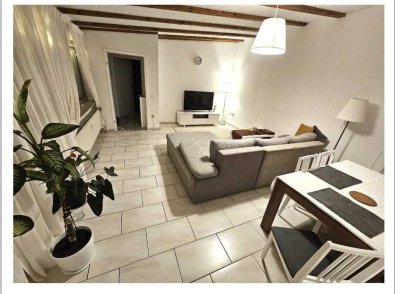 MAX 2 Personen! Helle 2 Zimmer Wohnung 47 qm mit EBK in HN Süd